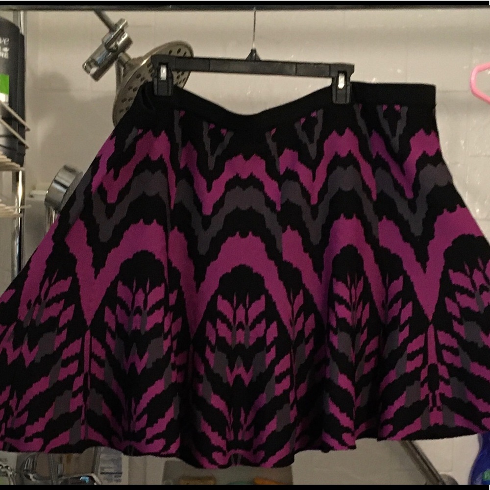 TORRID skater skirt purple gray black print size 4